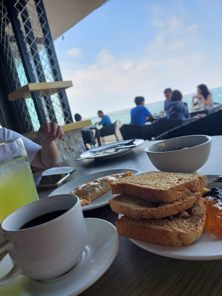 Aureo Beachfront Breakfast