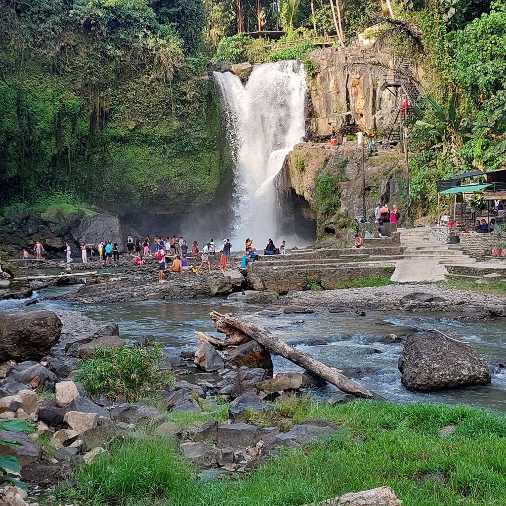 Tegenungan Waterfalls